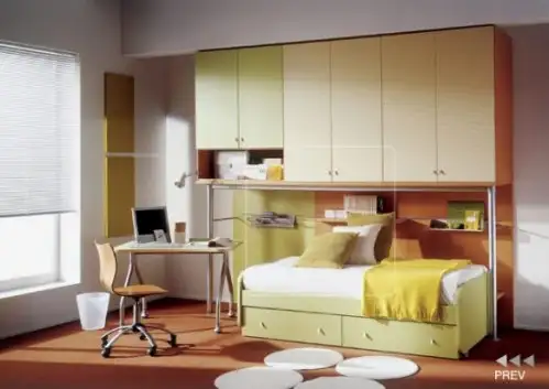 kids-room-long-sleek-shelves-499x353