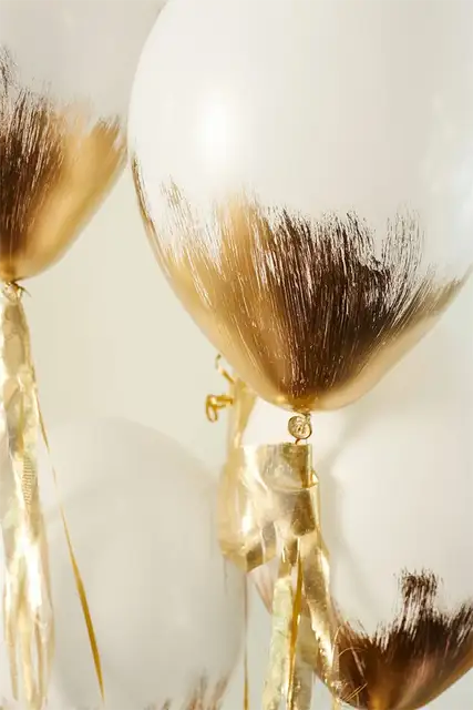Золотые матовые воздушные шары