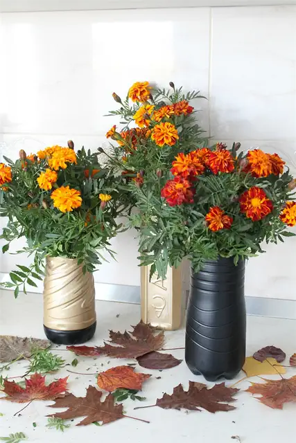 DIY (своими руками) ваза для цветов из пластиковых бутылок