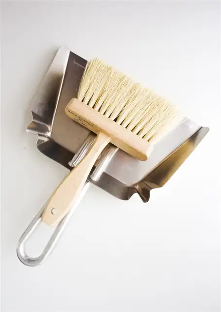 Pretty Face Dustpan