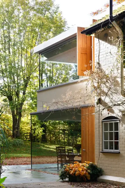 Угловое окно - консольная застекленная пристройка от Stephen Marshall Architects