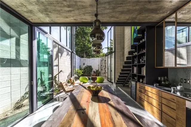Первый этаж Raw House in Yucatan, открытый во двор
