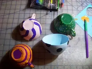 alice-in-wonderland-inspired-diy-teapot-chandelier-4
