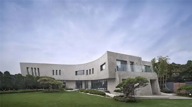 AAWH Residence изогнутая форма