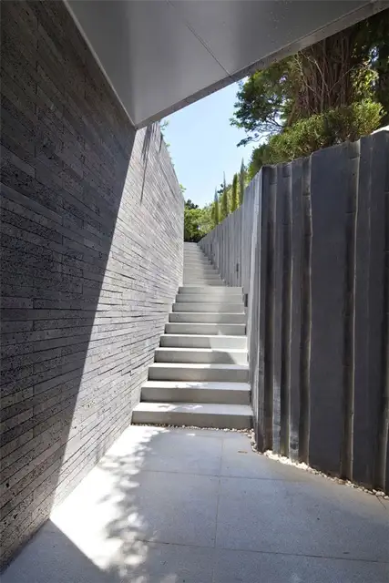 Открытая лестница AAWH Residence
