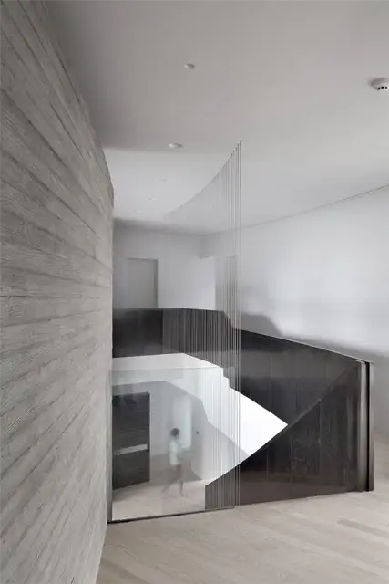 Лестничный коридор AAWH Residence