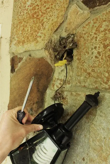 DIY (своими руками) установить крыльцо свет - провод стены