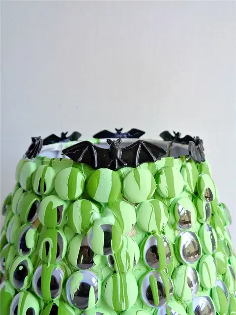 spooky-googly-eye-lampshade-bat