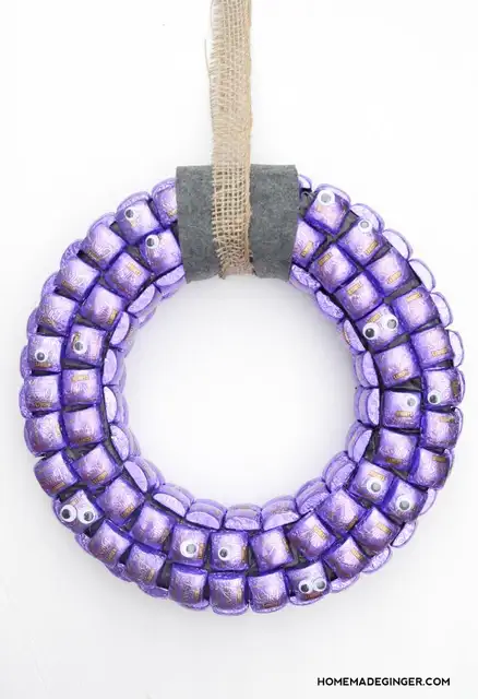 halloween-candy-wreath