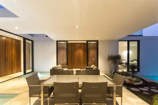 tabasco-house-exterior-dining-area
