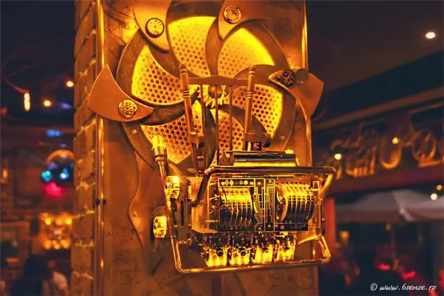 Колонны Kaffeine Industrial-Baroque Bistro Cafe
