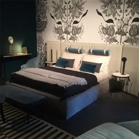 проволочная тумба и интересное изголовье