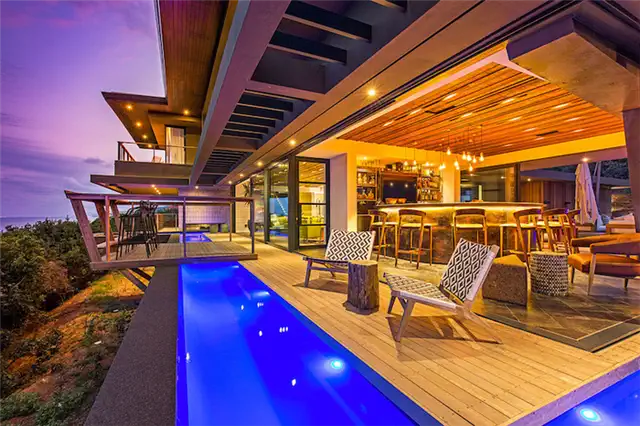 Внутреннее открытое пространство дома Reserve House