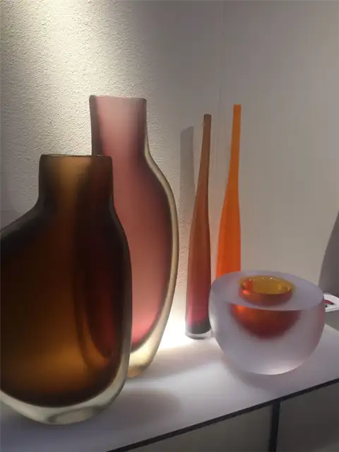 Современные стеклянные вазы