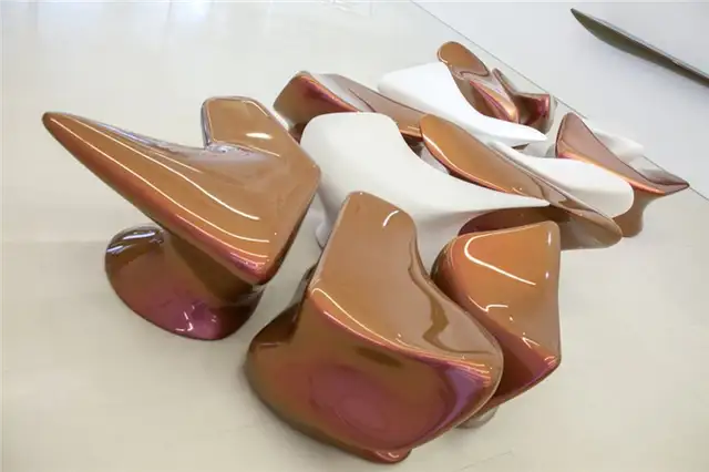Табуреты из коллекции The Seamless Collection от Zaha Hadid Architects