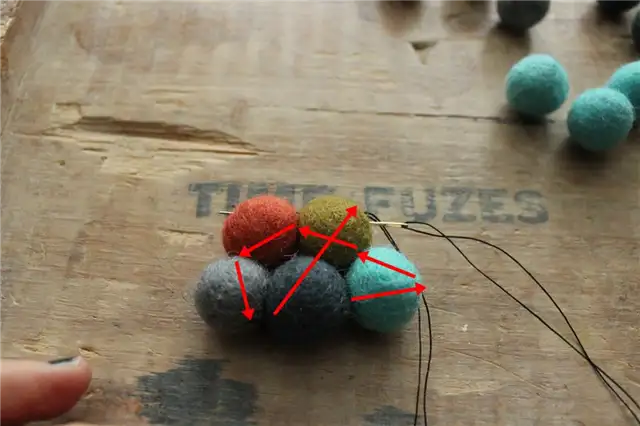 DIY (своими руками) Felt Ball Coasters - вытяните нить
