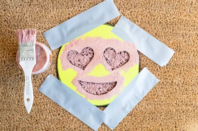 DIY (своими руками) Heart Eye Emoji Doormat Добавить цвет
