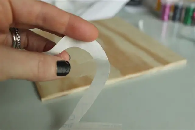 DIY (своими руками) Блестящие свечи - отклейте контактную бумагу.