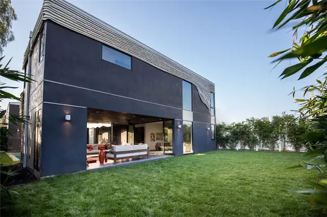 Зеленая лужайка Wave House