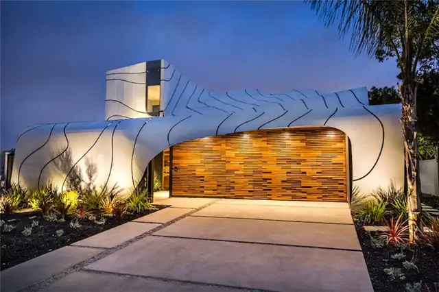 Передний фасад Wave House