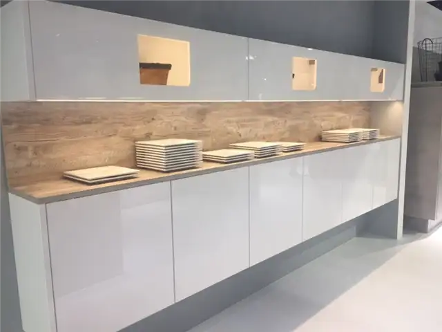 Белые массивные лакированные шкафы
