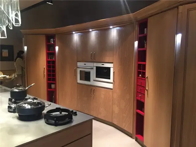 Кухонный угловой шкаф с открытыми полками