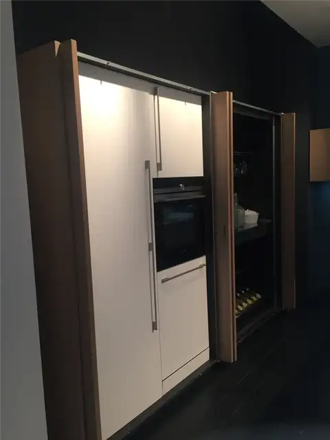 Компактные современные карманные двери для кухни
