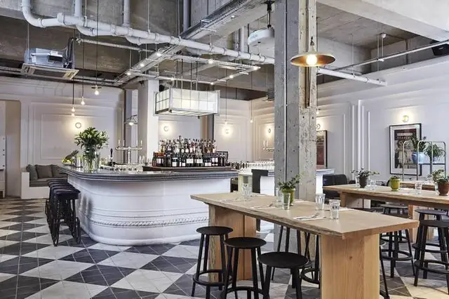 No. 1 Duke St. от Box 9 Design & Red Deer Architects Дизайн