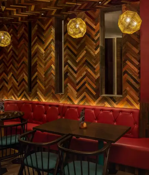 Декор Nando's Old Street от Moreno Masey