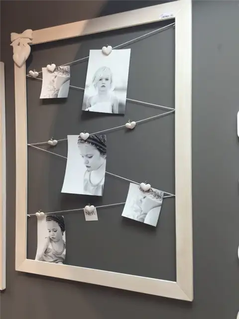 Повесить фотографии на пустую раму