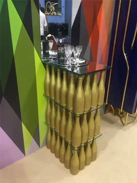 Декорирование стен зелеными цветами
