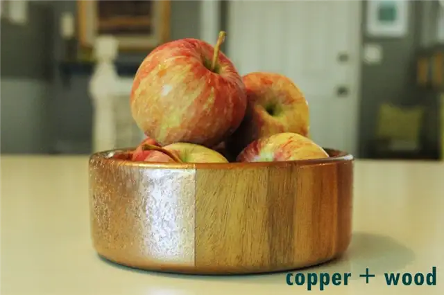 DIY (своими руками) Metal Wood Bowls - крупный план контраста меди и дерева