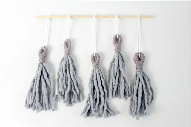 DIY (своими руками) Tassel Wall Hanging - белая пряжа