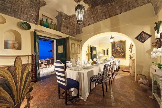 Villa degli Affreschi Dinig room with History and accent details