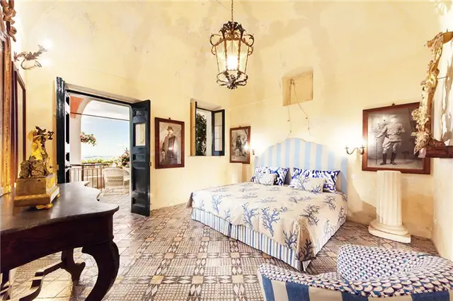 Villa degli Affreschi Голубые акценты для этой роскошной спальни