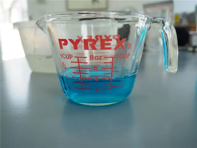 Гипсовые ананасы - смешивание воды и мыла