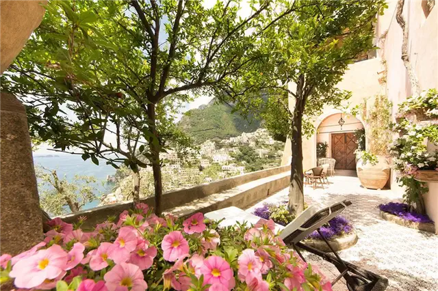 Villa degli Affreschi Открытая площадка для ленивых летних дней