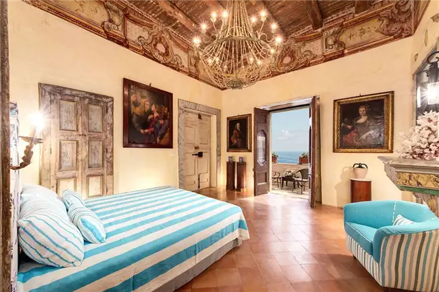 Спальня Villa degli Affreschi с историей