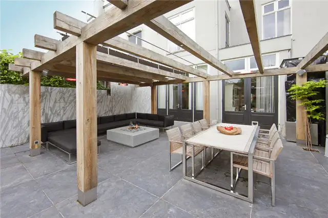 Большие деревянные балки Wellness Citygarden от Centric Design Group