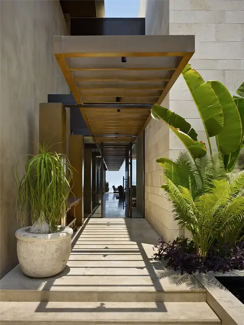 Пергола для маленькой прихожей - резиденция в Мексике от Olson Kundig Architects