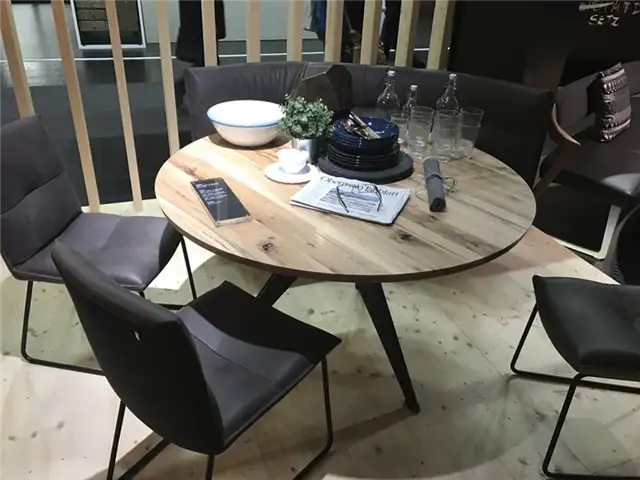 Угловая скамья для маленькой столовой со столом