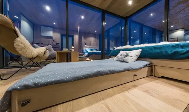 В модульных блоках Prefab могут разместиться от 2 до 3 человек в каждом
