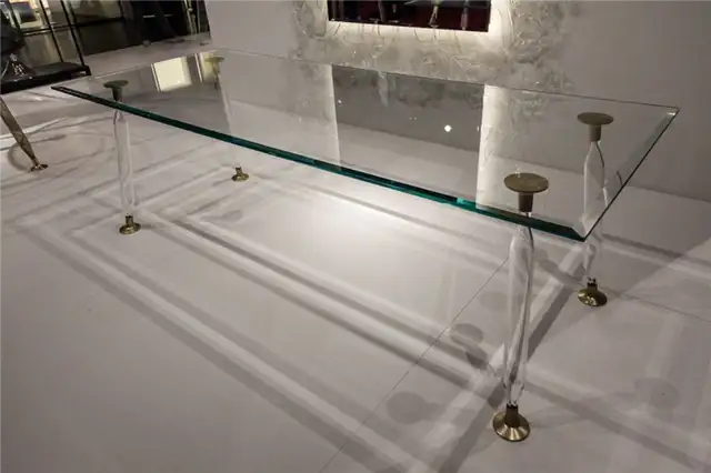 Прямоугольный стеклянный обеденный стол Glass italia Lady Hio