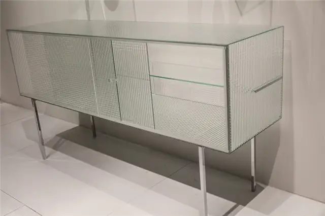 Современный отдельно стоящий стеклянный шкаф от Glassitalia