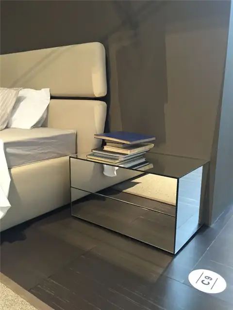 Красота современной зеркальной тумбочки
