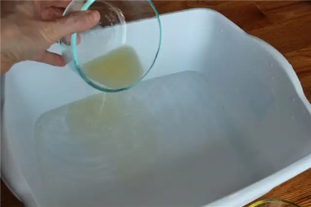 DIY (своими руками) Wood Floor Cleaner - смешать ингредиенты