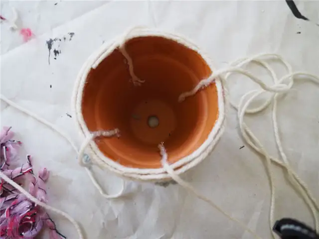 Yarn Wrapped Hanging Planter - возьмите клеевой пистолет