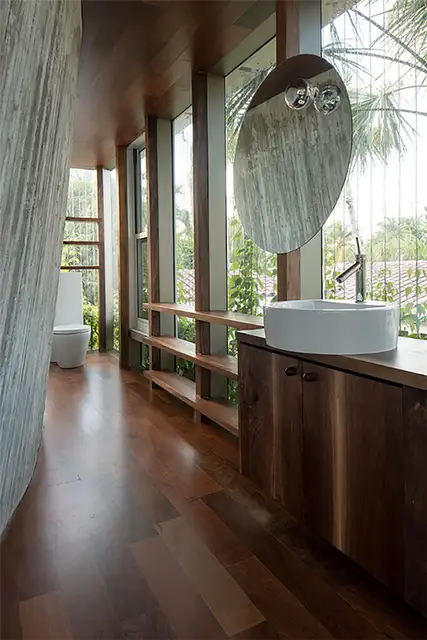 Sun Path House отличается простым и естественным дизайном интерьера
