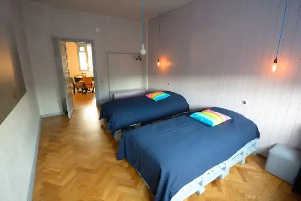 bohemian-cluj-apartment-bedrom-made-from-pallets-for-two