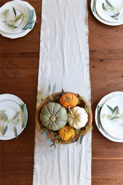 Простой проект DIY (своими руками) Neutral Linen Table Runner